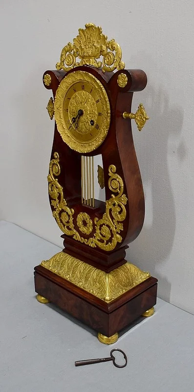 Pendule Lyre en Acajou et Bronze Doré, époque Empire – Début XIXe