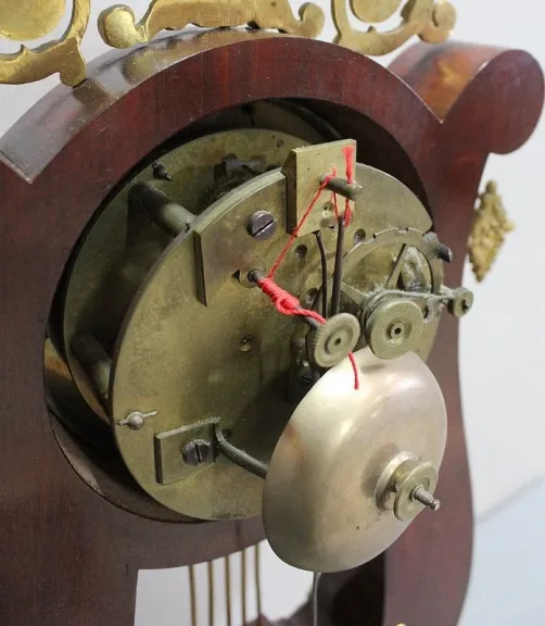 Pendule Lyre en Acajou et Bronze Doré, époque Empire – Début XIXe