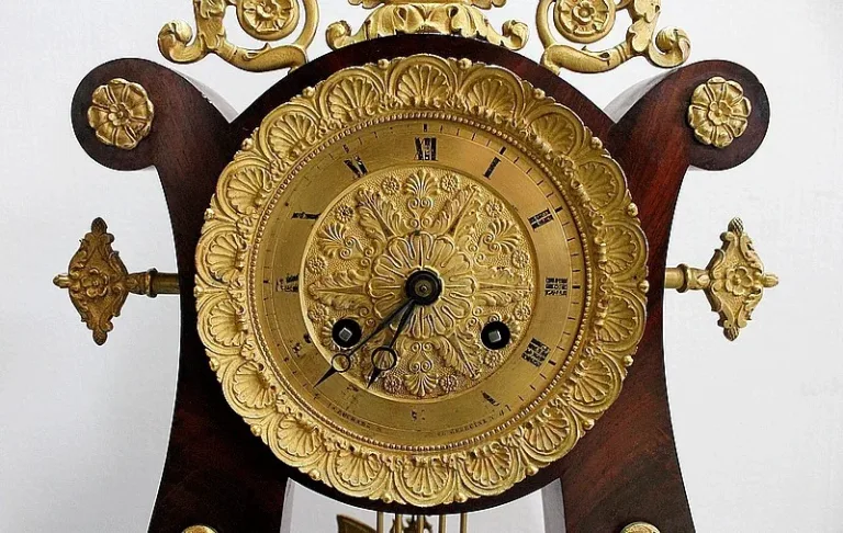 Pendule Lyre en Acajou et Bronze Doré, époque Empire – Début XIXe