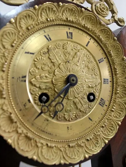 Pendule Lyre en Acajou et Bronze Doré, époque Empire – Début XIXe