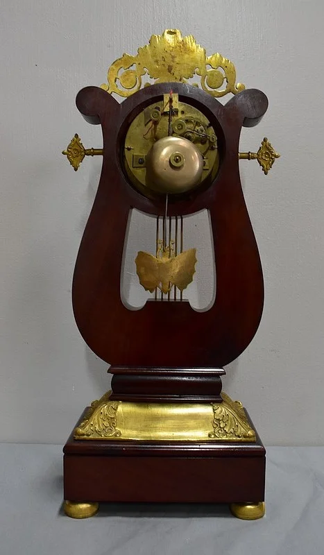 Pendule Lyre en Acajou et Bronze Doré, époque Empire – Début XIXe