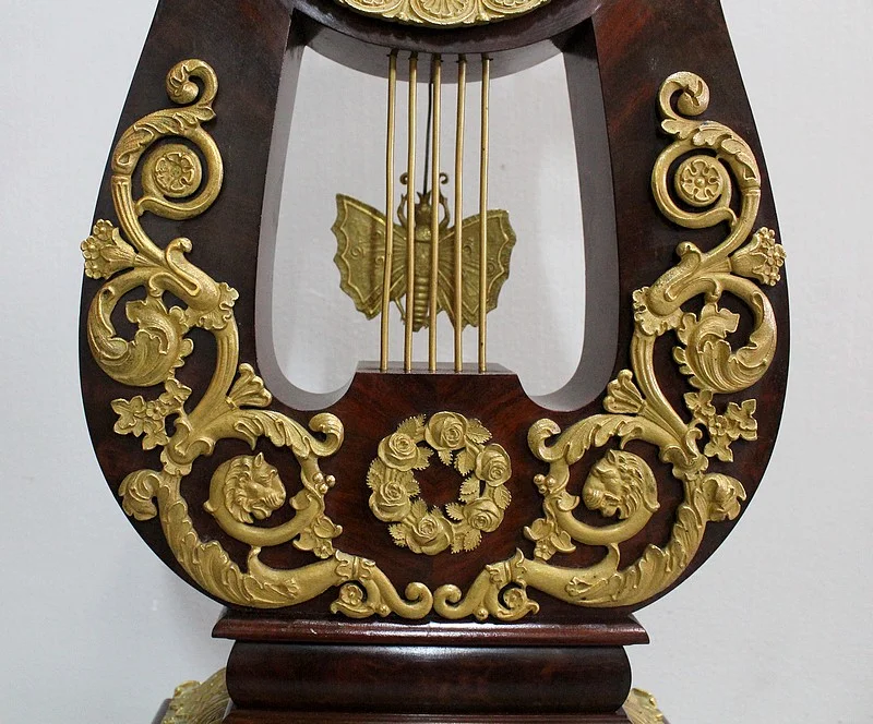 Pendule Lyre en Acajou et Bronze Doré, époque Empire – Début XIXe