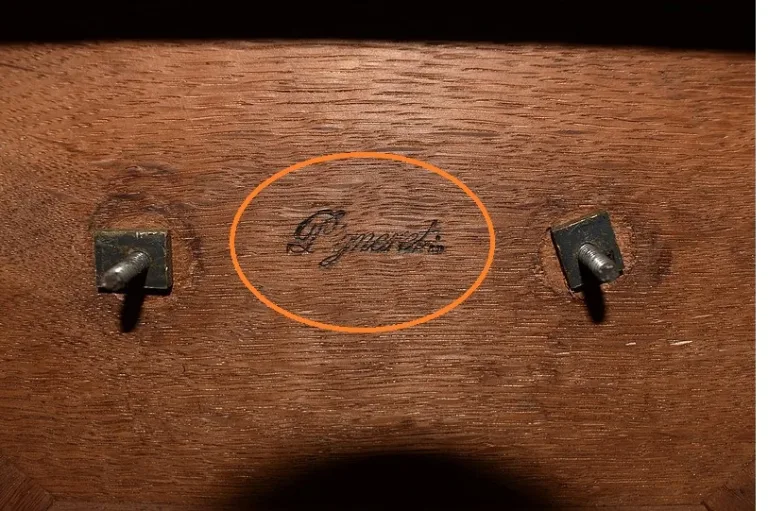 Pendule Lyre en Acajou et Bronze Doré, époque Empire – Début XIXe