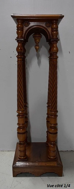 Sellette en Noyer, esprit Gothique – Fin XIXe