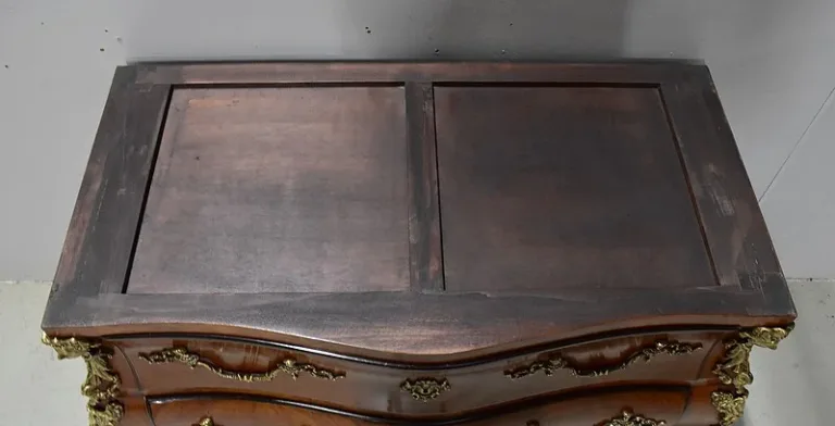 FRENCH REGENCY STYLE CHEST OF DRAWERS
