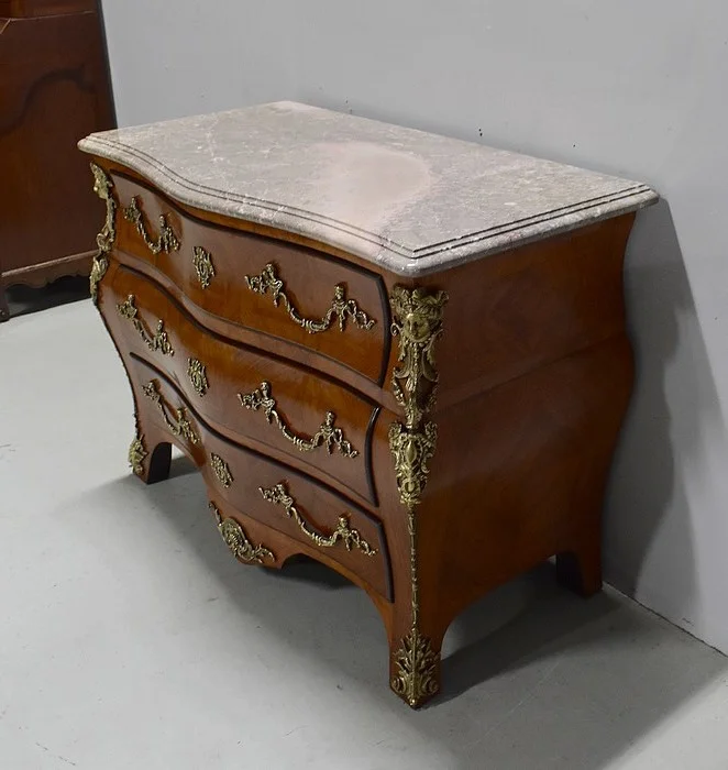 Commode Tombeau en Acajou Blond, style Régence – Milieu XXe