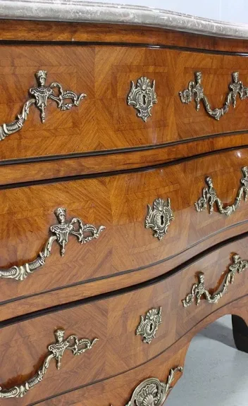 FRENCH REGENCY STYLE CHEST OF DRAWERS