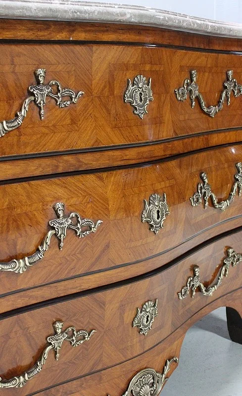 Commode Tombeau en Acajou Blond, style Régence – Milieu XXe