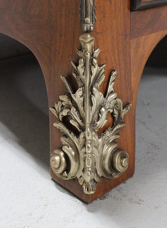 Commode Tombeau en Acajou Blond, style Régence – Milieu XXe