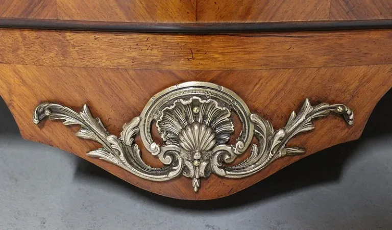 FRENCH REGENCY STYLE CHEST OF DRAWERS