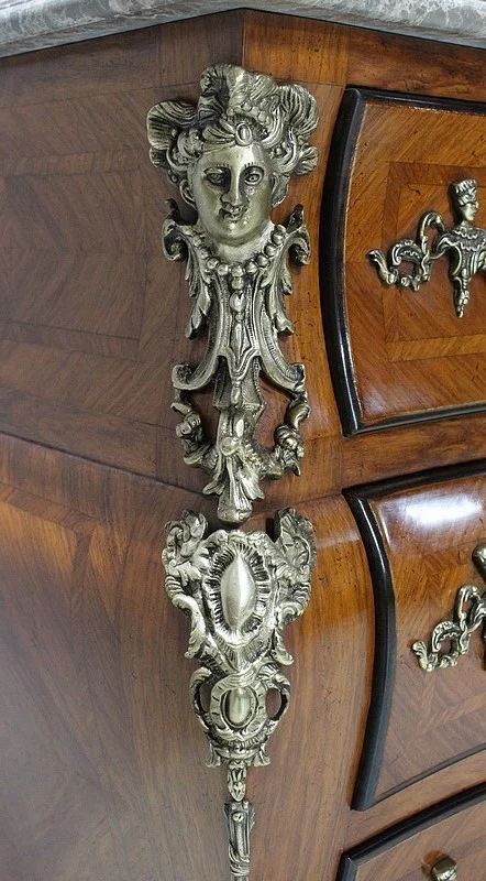 Commode Tombeau en Acajou Blond, style Régence – Milieu XXe