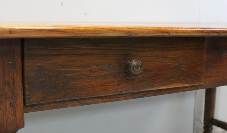FRANZÖSISCHER TISCH