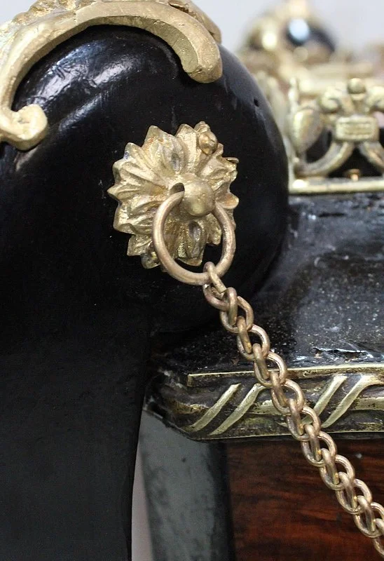 Jardinière en Placage de Ronce de Thuya et bois noirci, époque Napoléon III – XIXe
