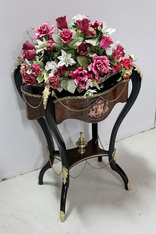 Jardinière en Placage de Ronce de Thuya et bois noirci, époque Napoléon III – XIXe