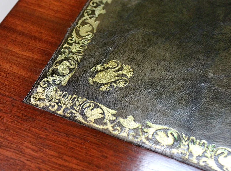 フランス帝国スタイルの秘書
