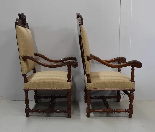 PAAR VON LOUIS XIII STIL-SESSELN
