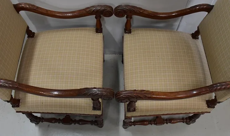 PAAR VON LOUIS XIII STIL-SESSELN