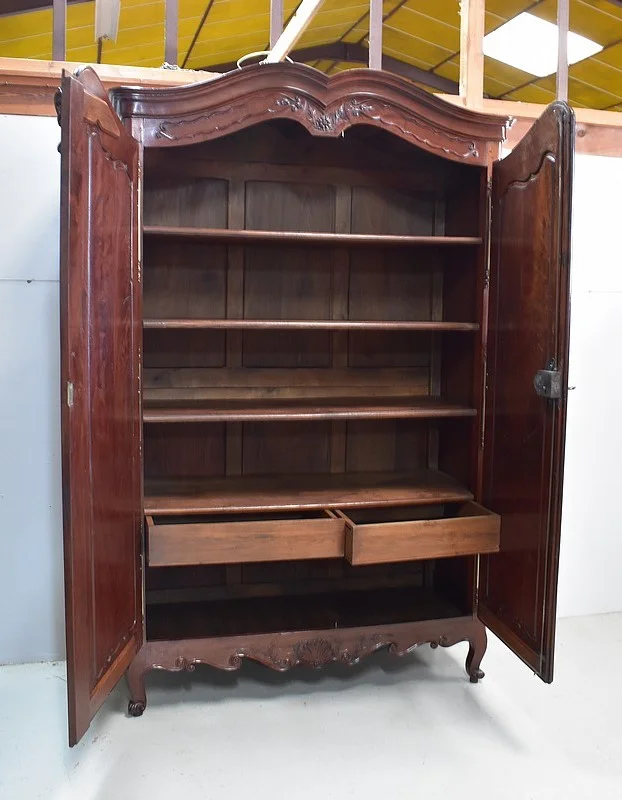 ARMOIRE VOM HAFEN VON NANTES