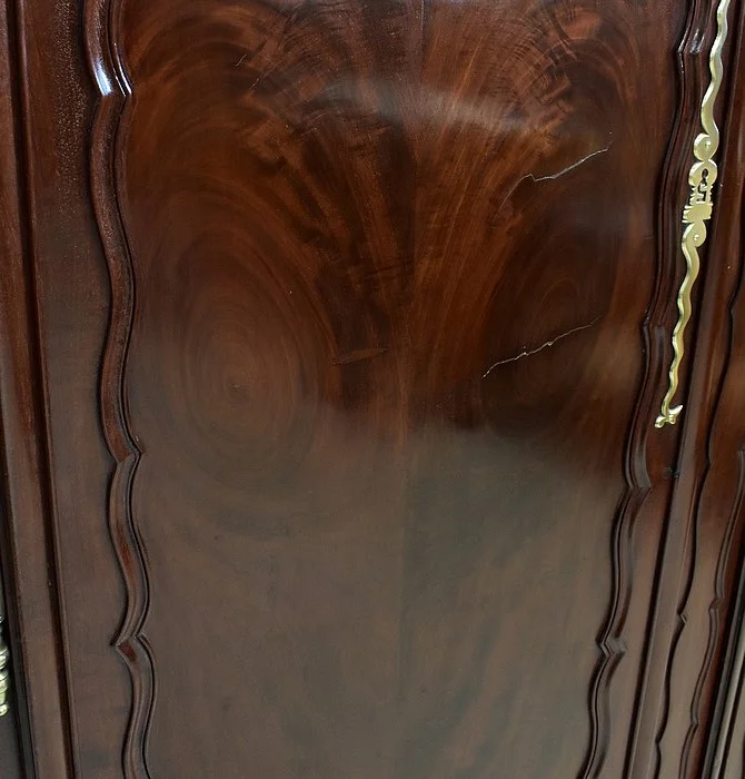 ARMOIRE VOM HAFEN VON NANTES