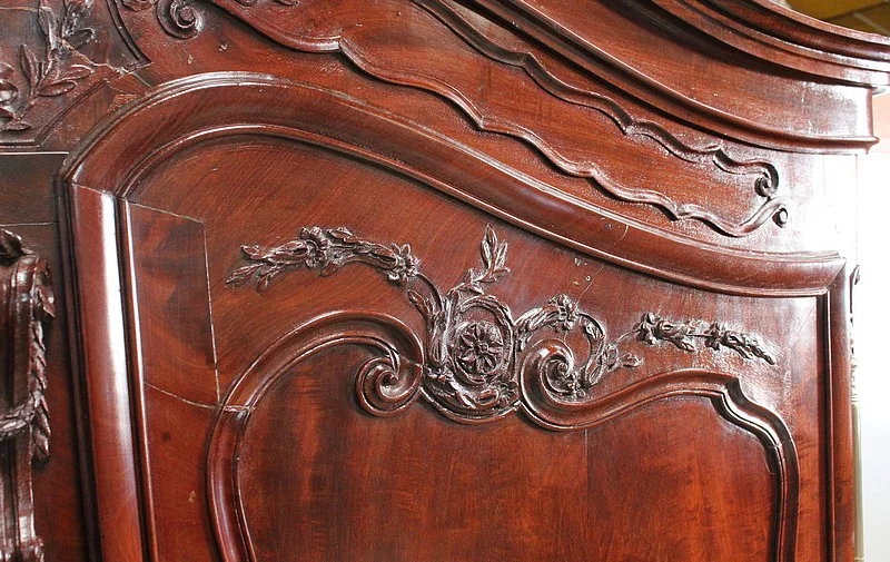 ARMOIRE VOM HAFEN VON NANTES