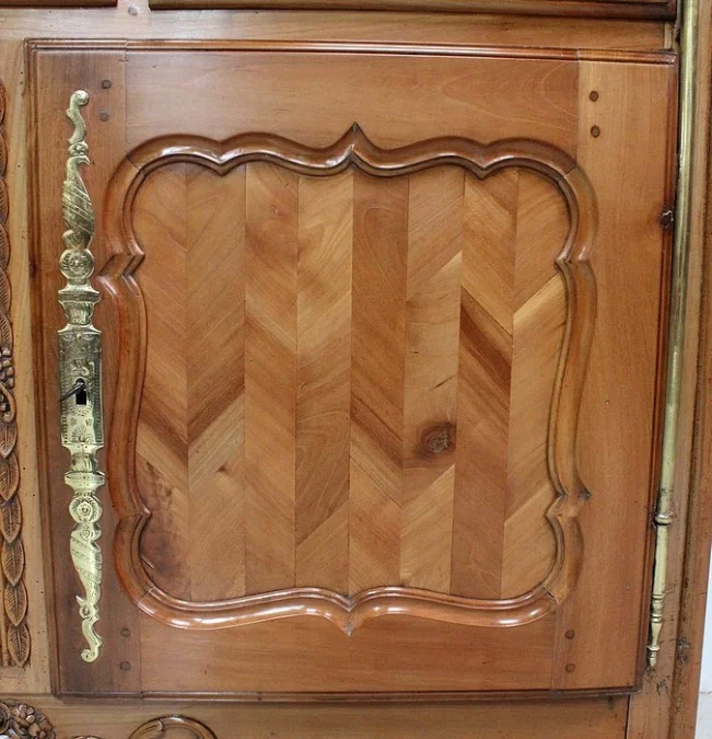 LOUIS XV STYLE BUFFET