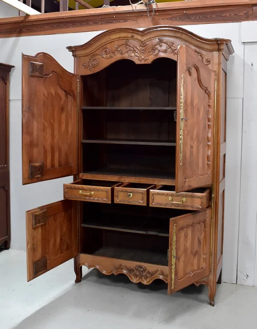 LOUIS XV STYLE BUFFET