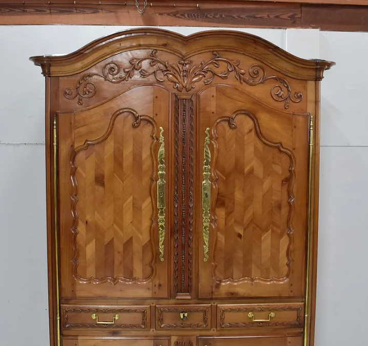 LOUIS XV STYLE BUFFET