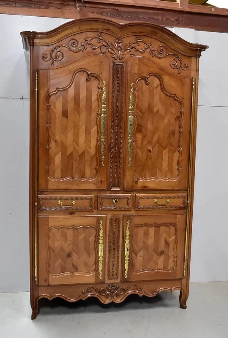 LOUIS XV STYLE BUFFET