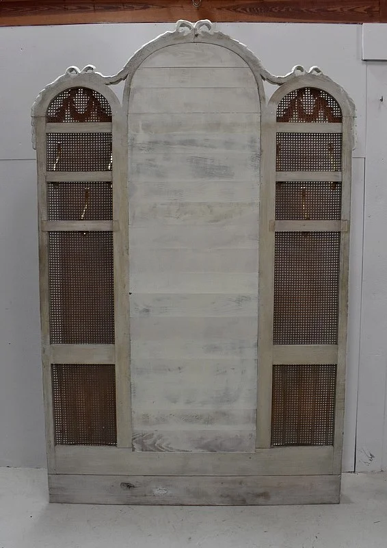 Important Vestiaire Mural Crème, avec Miroir et Cannage, goût Louis XVI – 1900