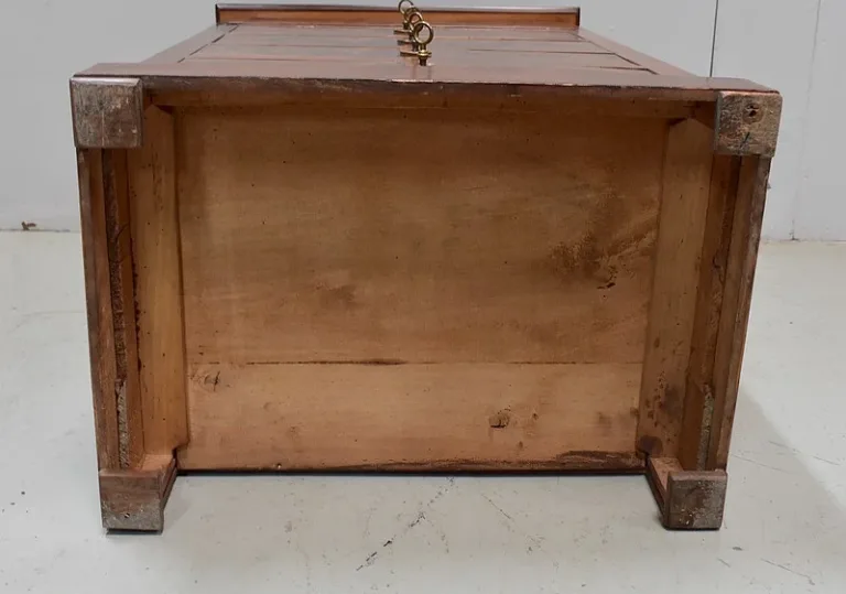 Rare Petite Commode de Toilette, en Placage de Ronce d’Acajou – Fin XIXe