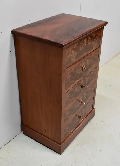 Rare Petite Commode de Toilette, en Placage de Ronce d’Acajou – Fin XIXe