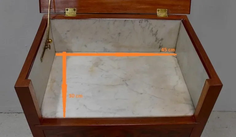 Rare Petite Commode de Toilette, en Placage de Ronce d’Acajou – Fin XIXe