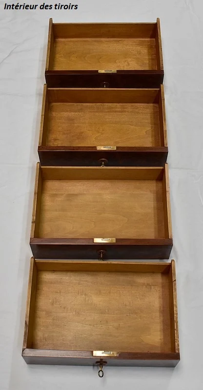 Rare Petite Commode de Toilette, en Placage de Ronce d’Acajou – Fin XIXe