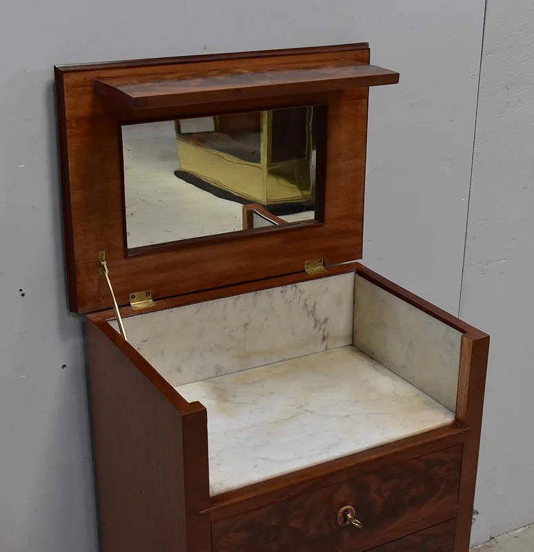 Rare Petite Commode de Toilette, en Placage de Ronce d’Acajou – Fin XIXe
