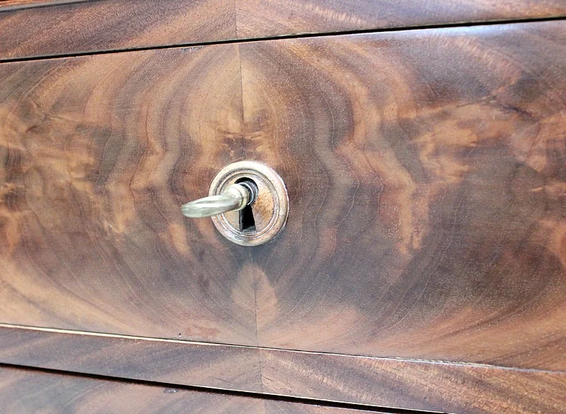 Rare Petite Commode de Toilette, en Placage de Ronce d’Acajou – Fin XIXe