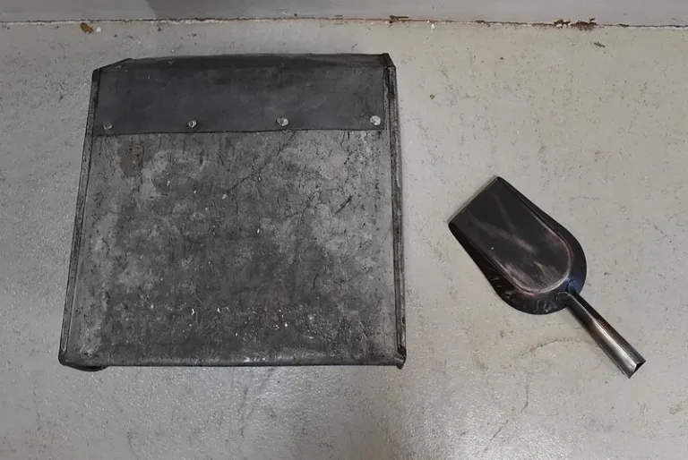 ENGLISH COAL SCUTTLE