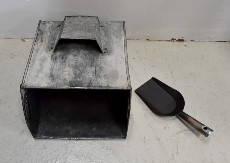 ENGLISH COAL SCUTTLE