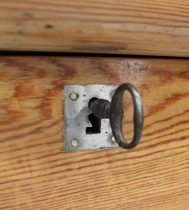 PINE SHOP COUNTER
