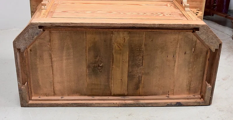 PINE SHOP COUNTER
