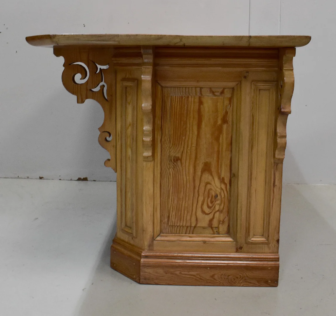 PINE SHOP COUNTER
