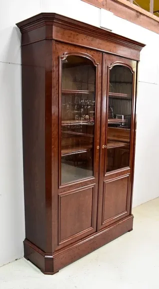 КНИЖНЫЙ МАГАЗИН