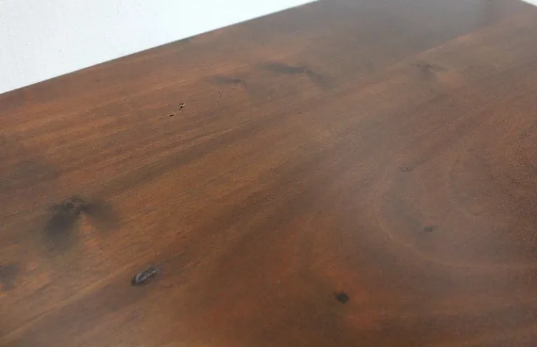 SCHRANK IM GOTISCHEN STIL