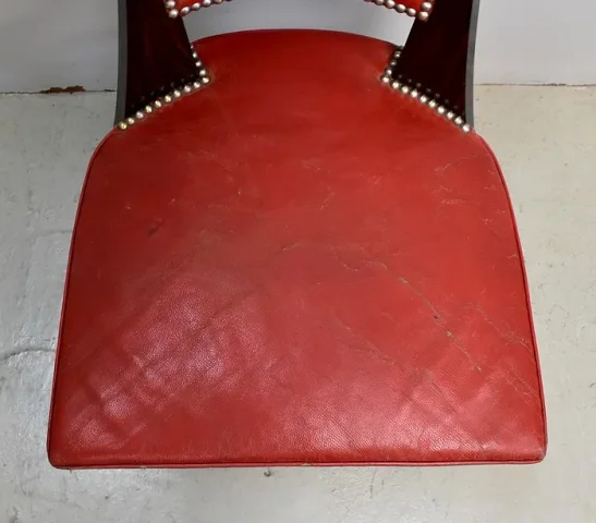 Paire de Chaises en Ébène de Macassar et Cuir Rouge – 1930
