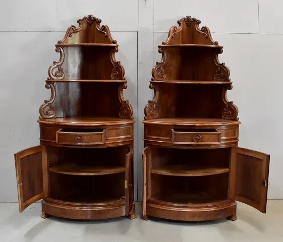 Rare Paire d’Encoignures en Noyer – Fin XIXe