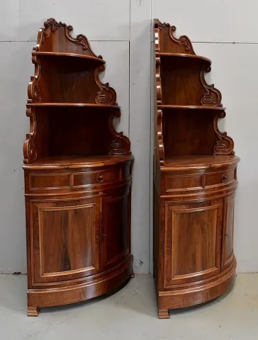 Rare Paire d’Encoignures en Noyer – Fin XIXe