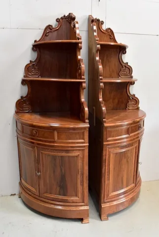 Rare Paire d’Encoignures en Noyer – Fin XIXe