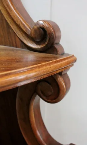 Rare Paire d’Encoignures en Noyer – Fin XIXe