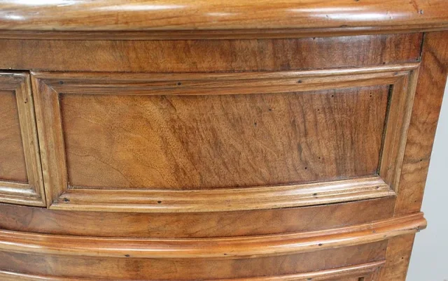 Rare Paire d’Encoignures en Noyer – Fin XIXe