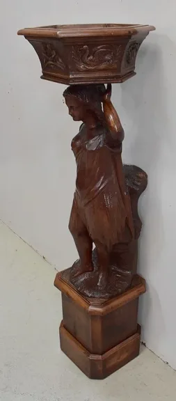 HOLZSKULPTUR MIT JARDINIERE