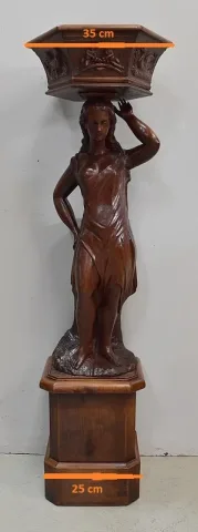 ジャルディニアの木製彫刻
